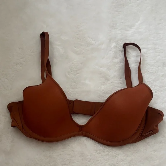 SKIMS weightless scoop Bra - Picture 2 of 5